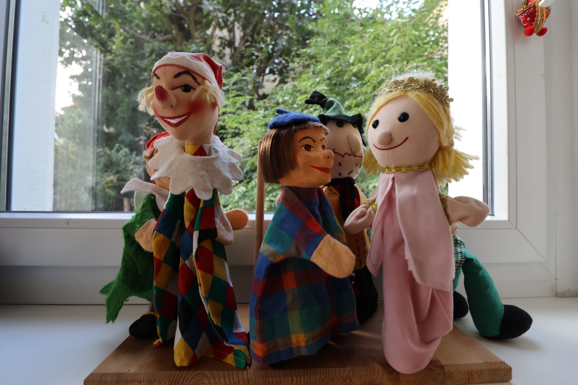 Mitarbeiterin der Logopädischen Praxis Nada Heise übt mit Patientin Sprechen