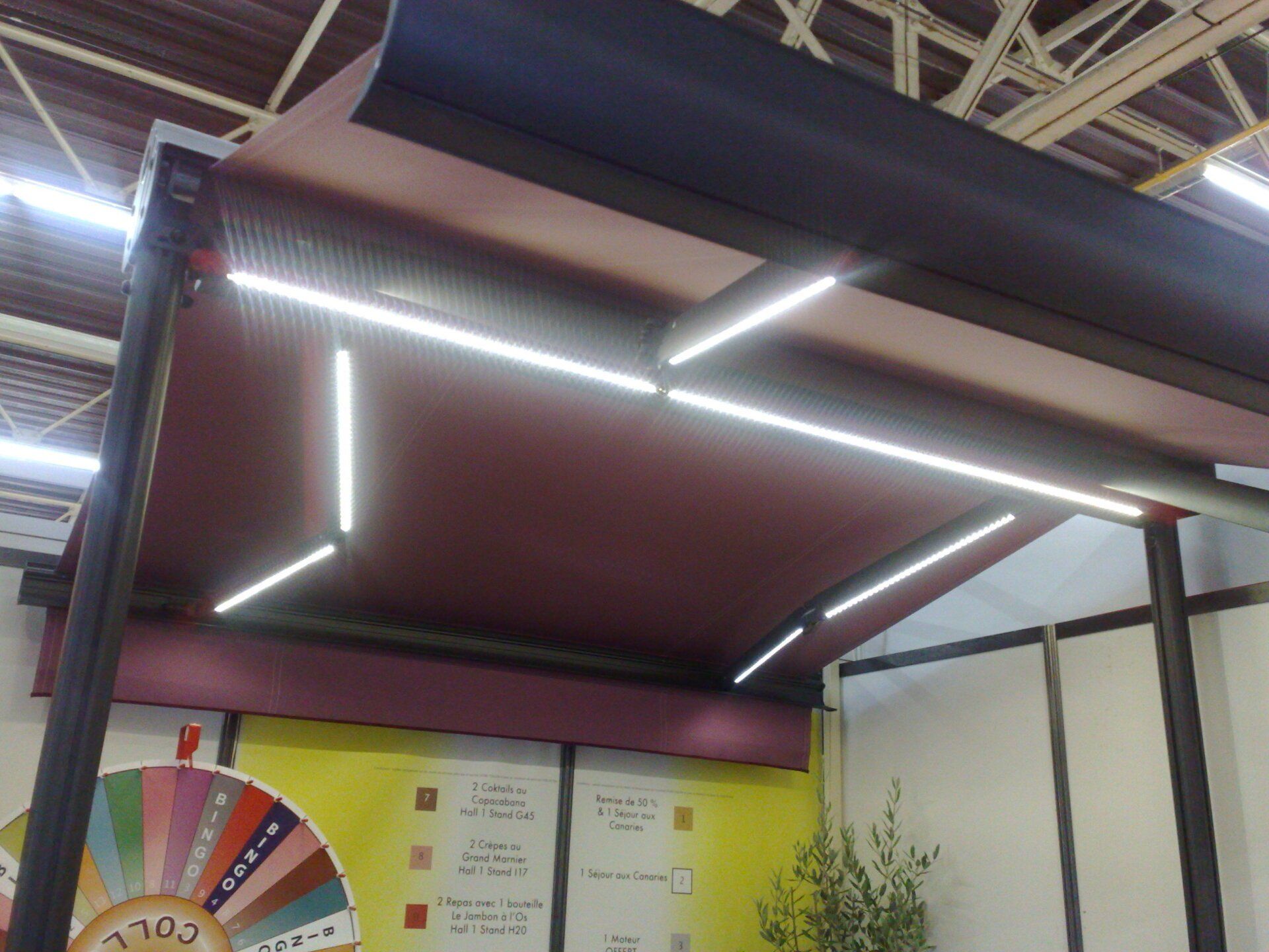 store lumineux du stand store collon