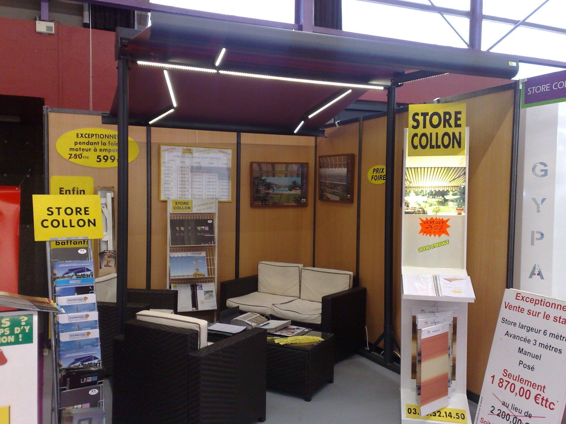 Salon du stand des stores Collon