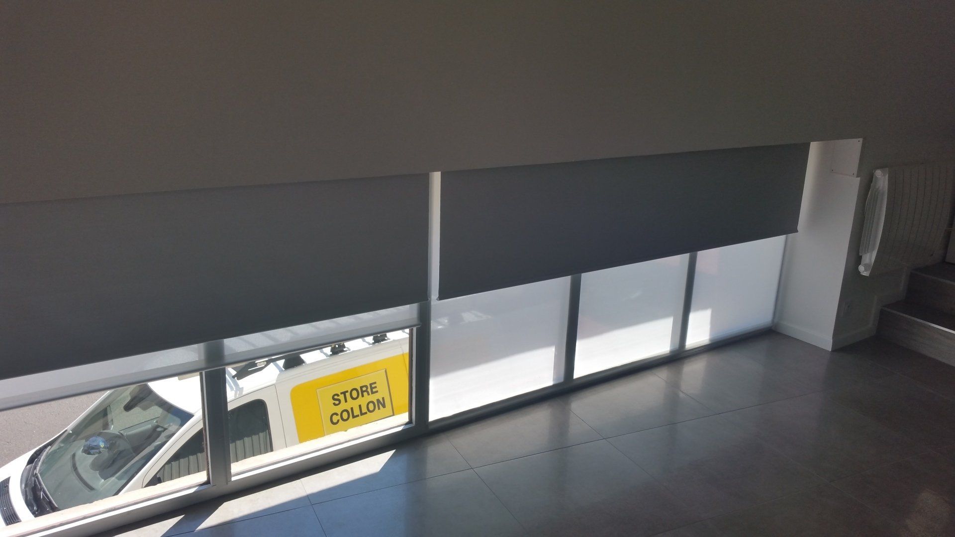 store intérieur et camion