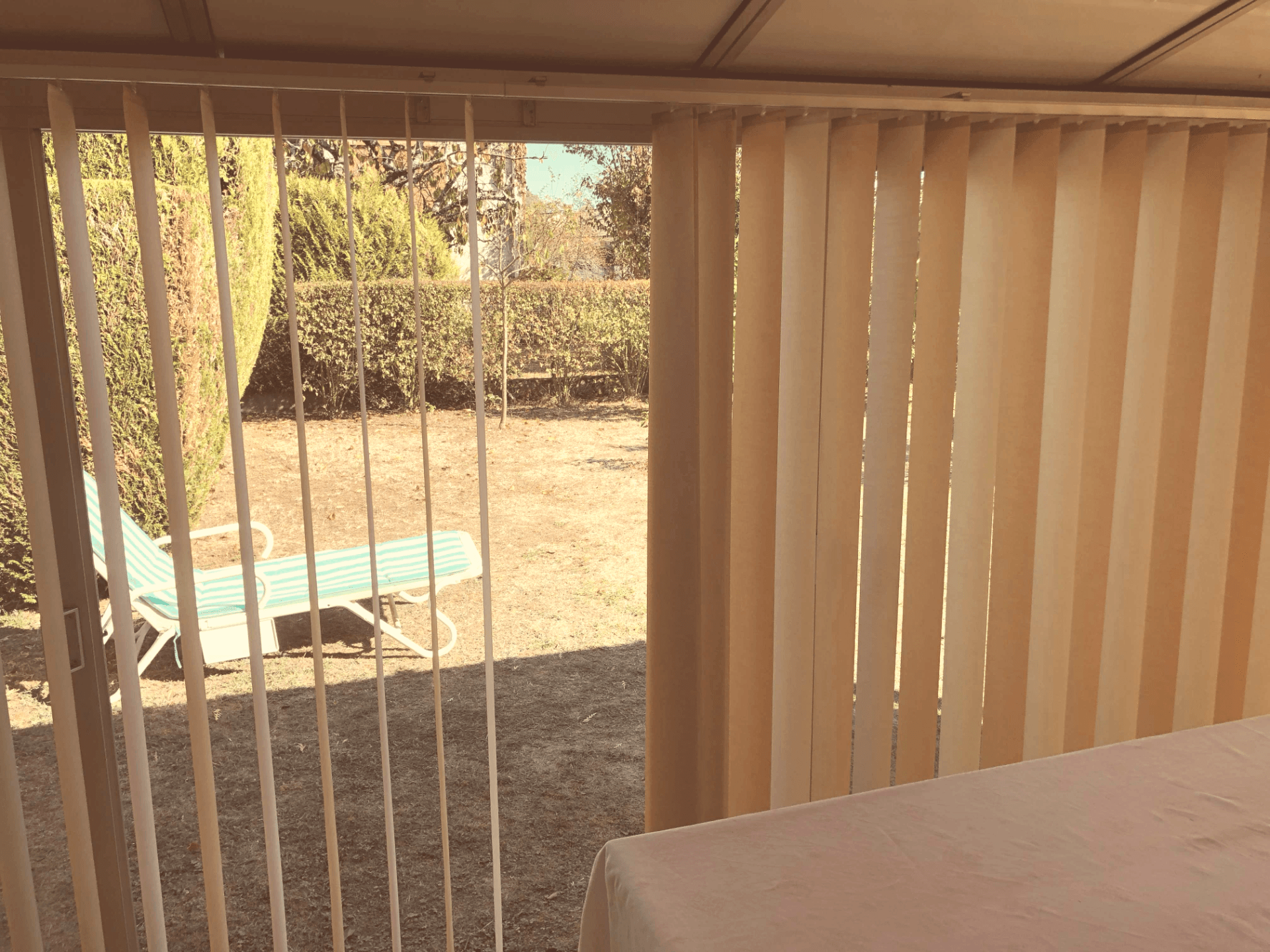 store intérieur à lames