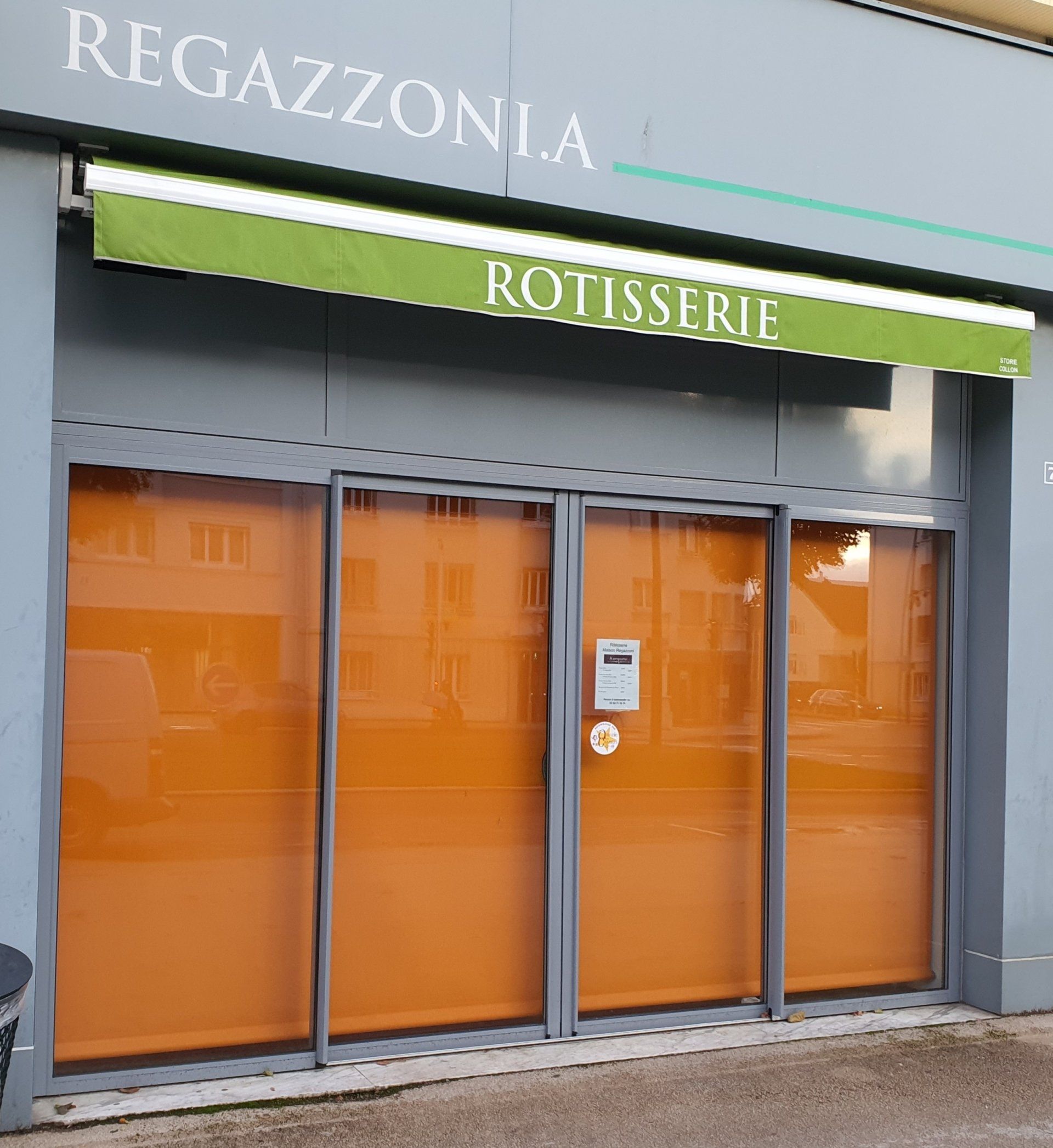 store vertical orange fermé