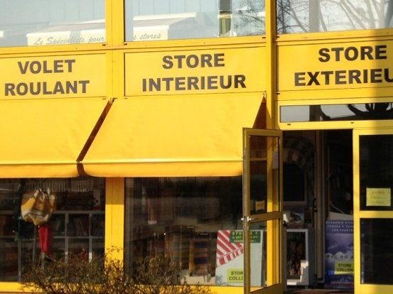 Store projection jaune publicitaire