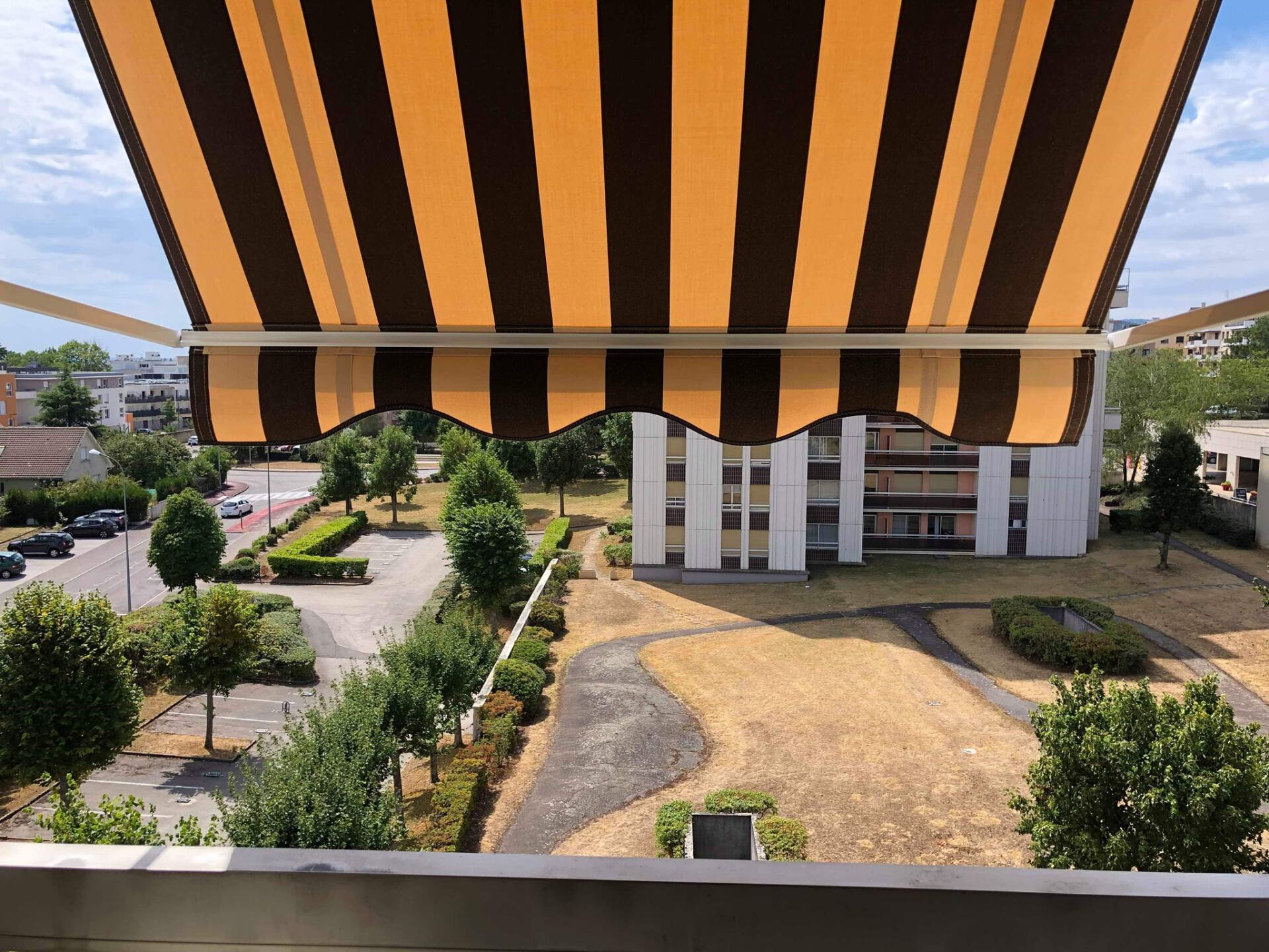 Store projection vu de l'intérieur