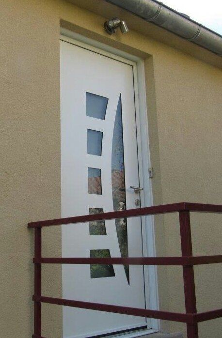 porte avec des vitres