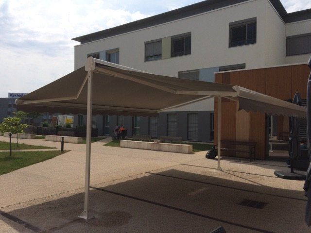 Stores à double pente