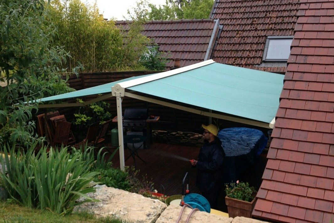 Stores à double pente bleu