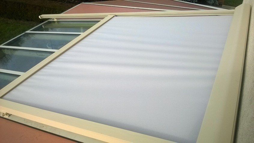 Store de véranda fermé blanc