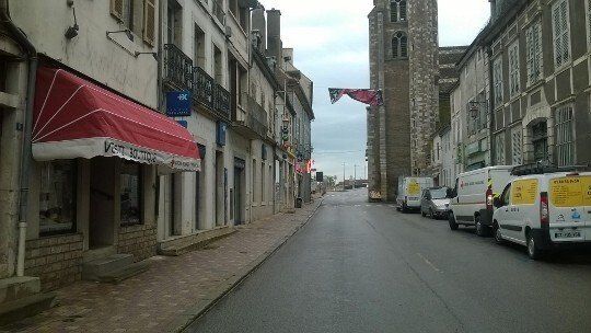 store corbeille dans la rue