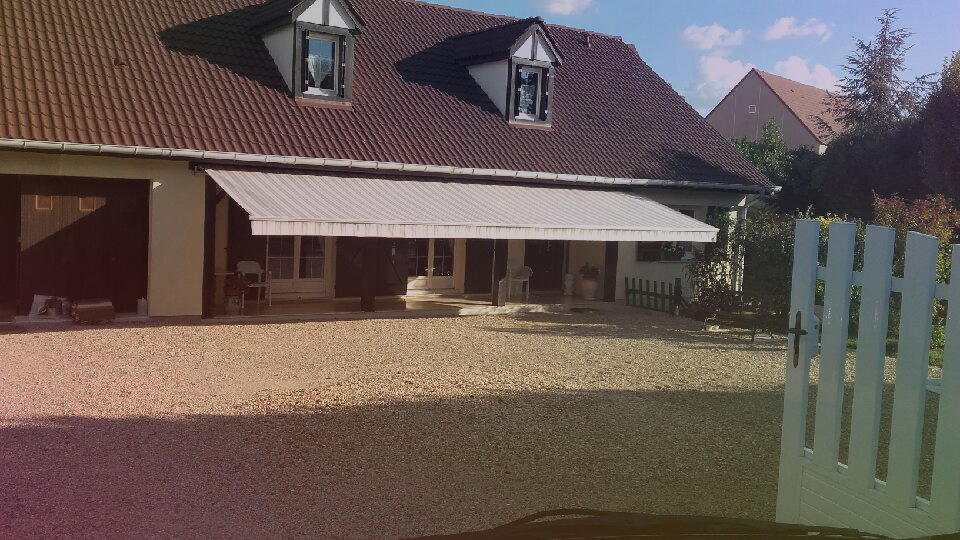 store sur grande maison