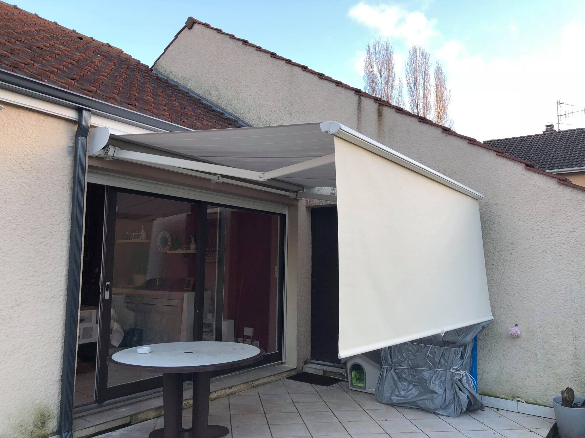 Lambrequin enroulable uni blanc fermé