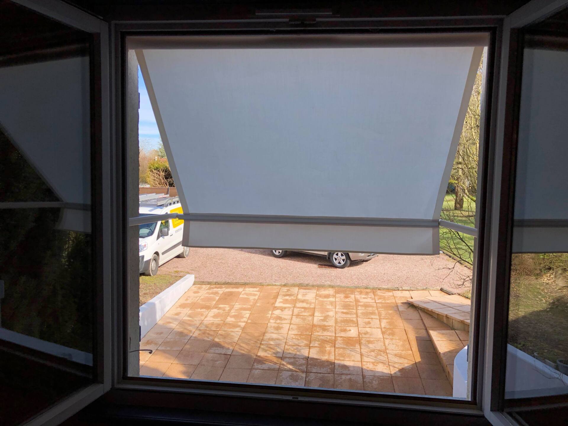 Store projection et verdure