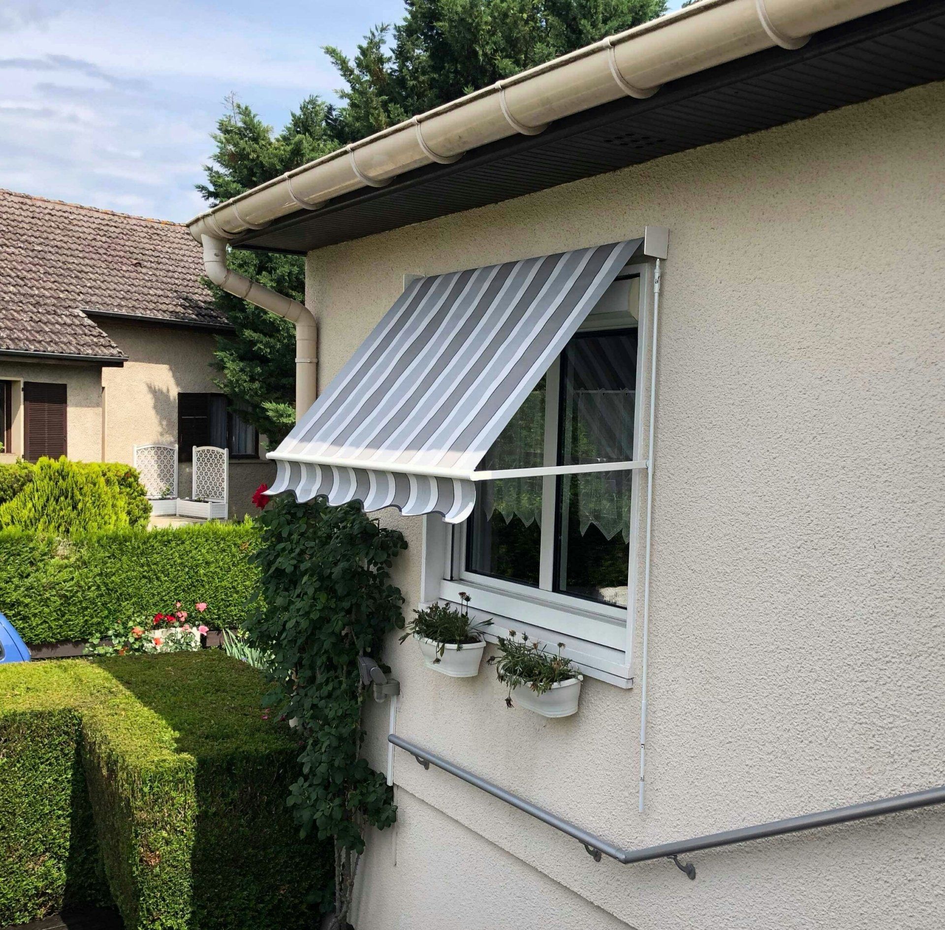 Store projection rayé bleu