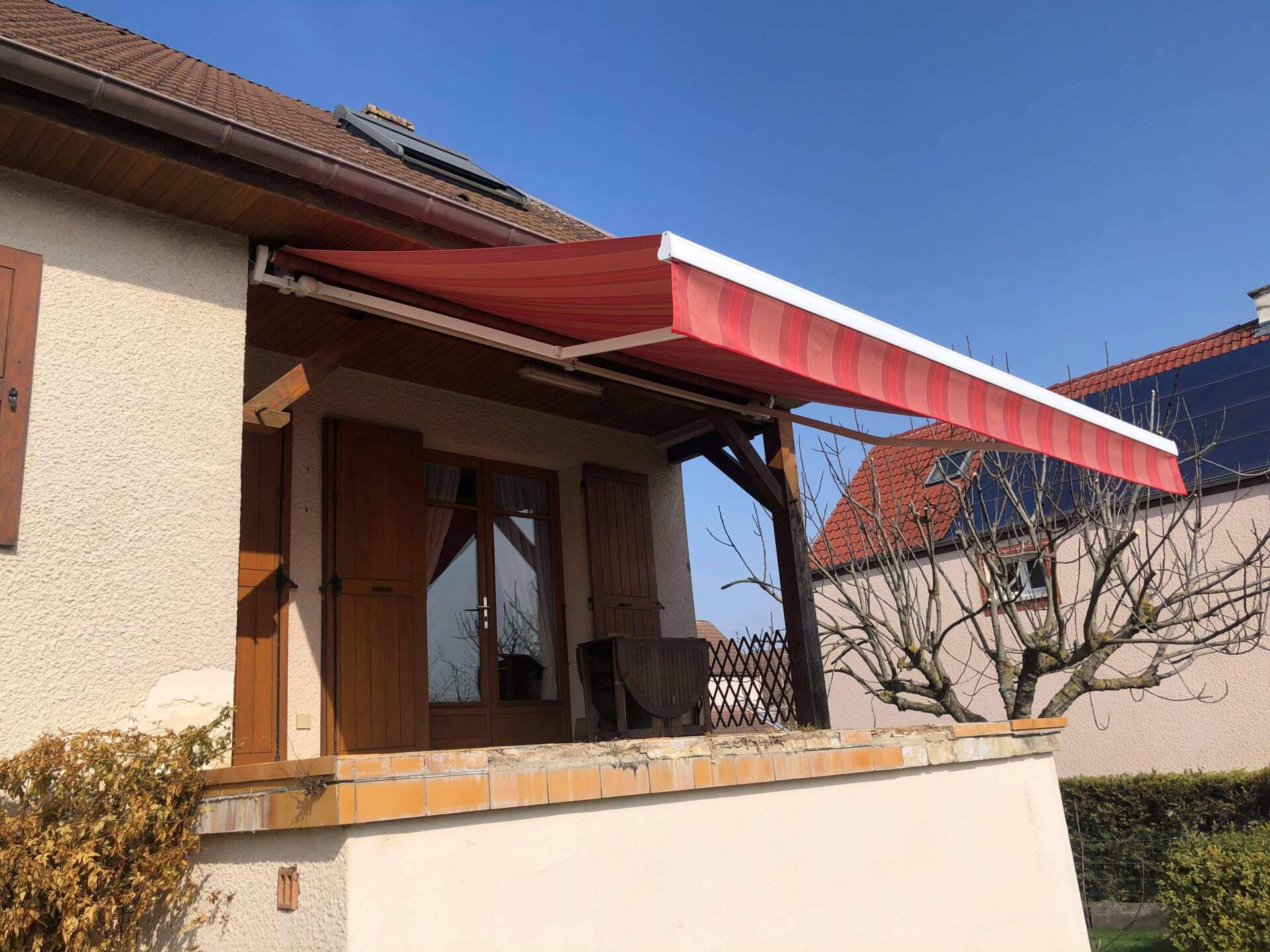 store rouge vu du dessous