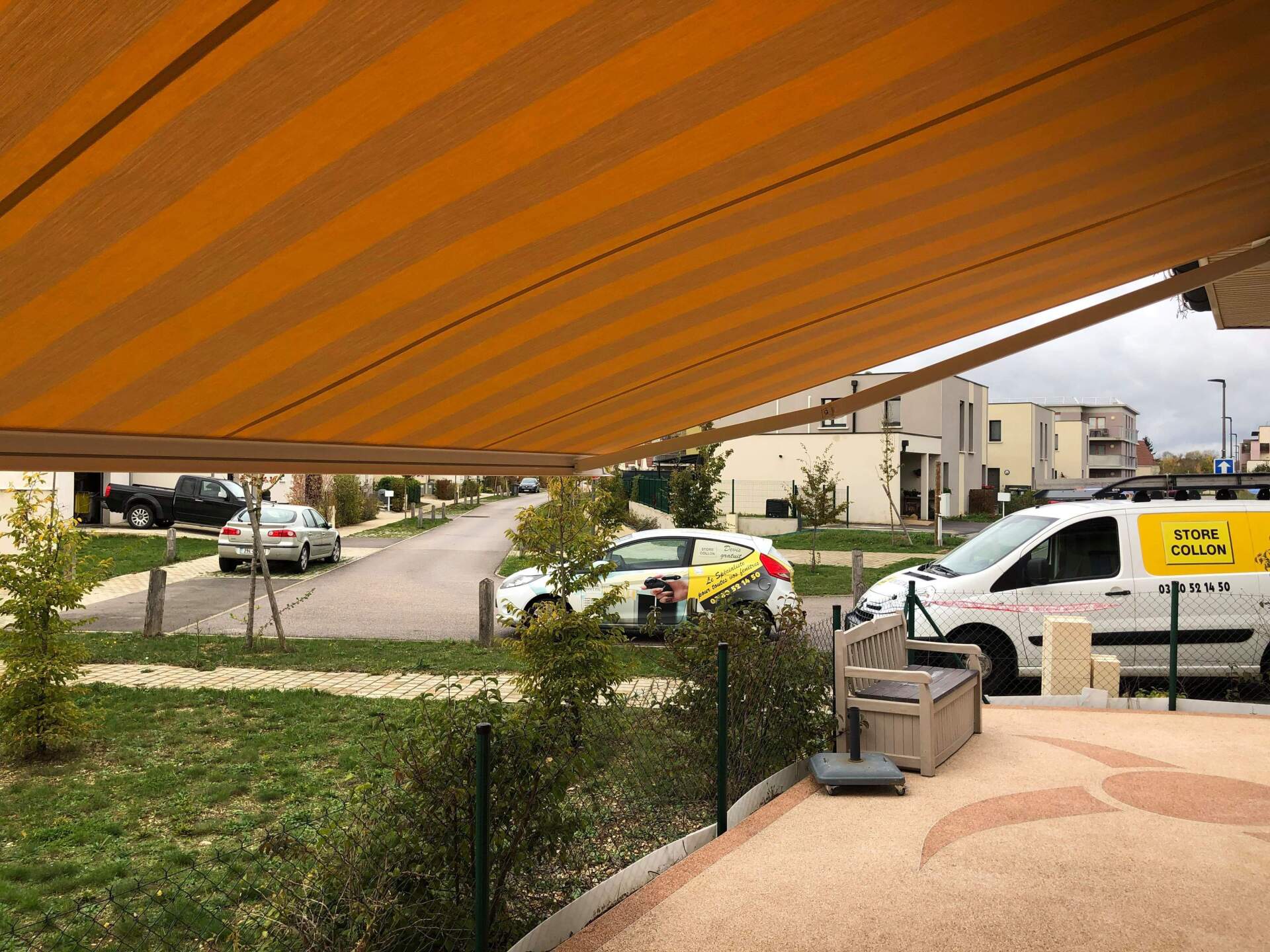 store dans une résidence