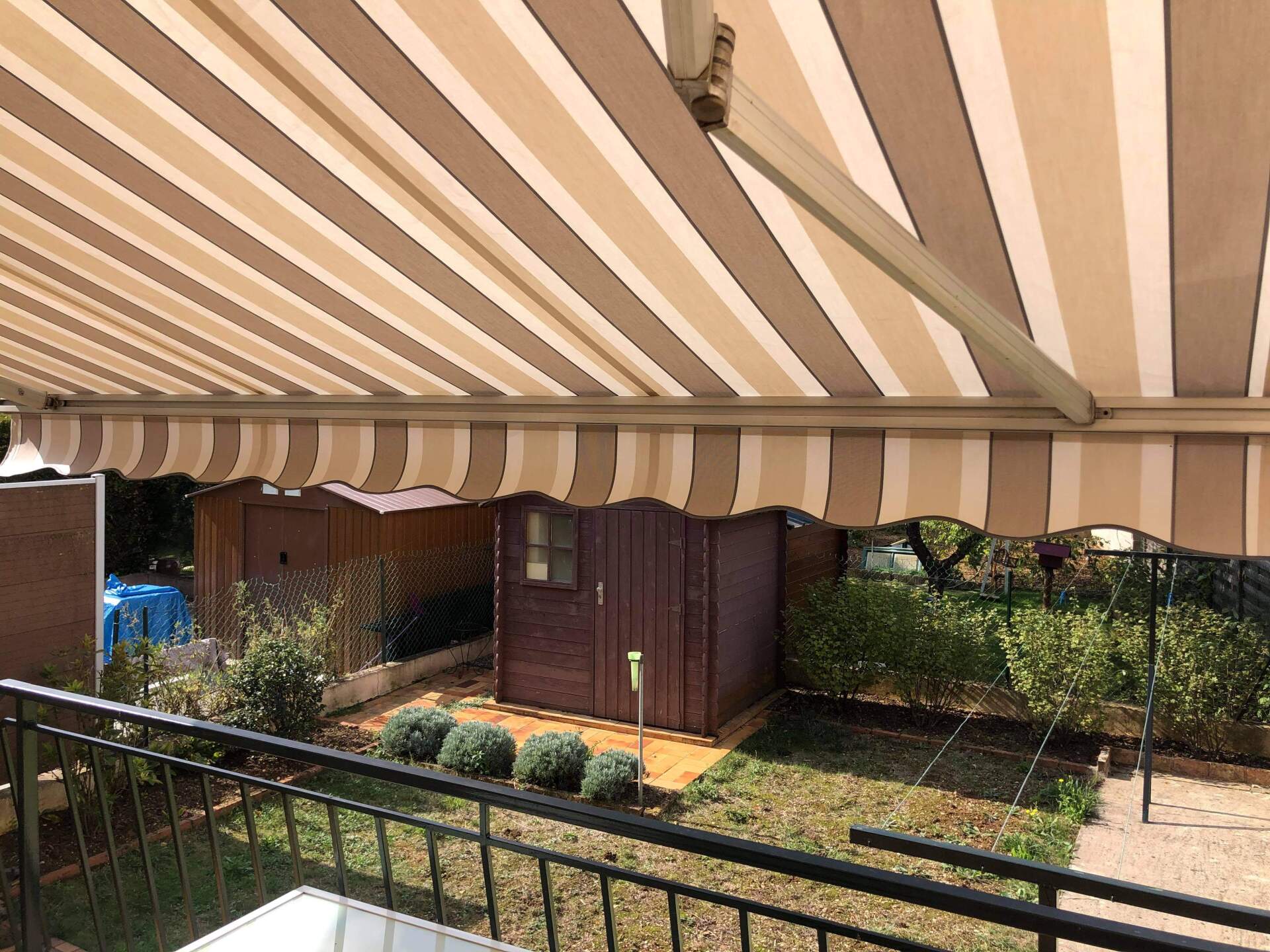 store cour intérieure