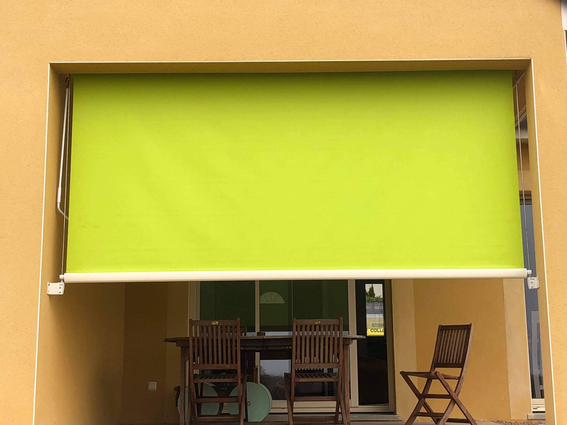 store vertical vert mi-clos