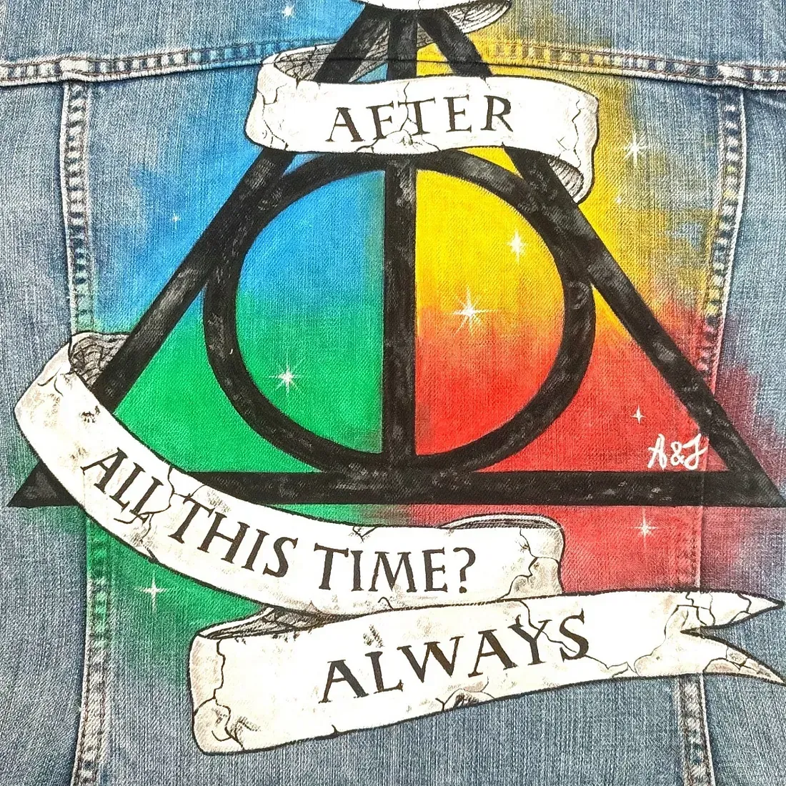 Un triángulo colorido con las palabras después de todo este tiempo siempre en él