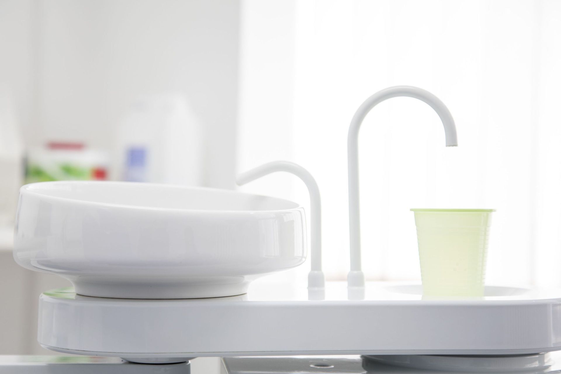 Herzlich willkommen in der Zahnarztpraxis Guhl, Wolhusen. Unser Angebot ist umfassend in der zahnmedizinischen Versorgung - von Dentalhygiene und ästhetischer Zahnmedizin bis zu Implantologie und Chirurgie.