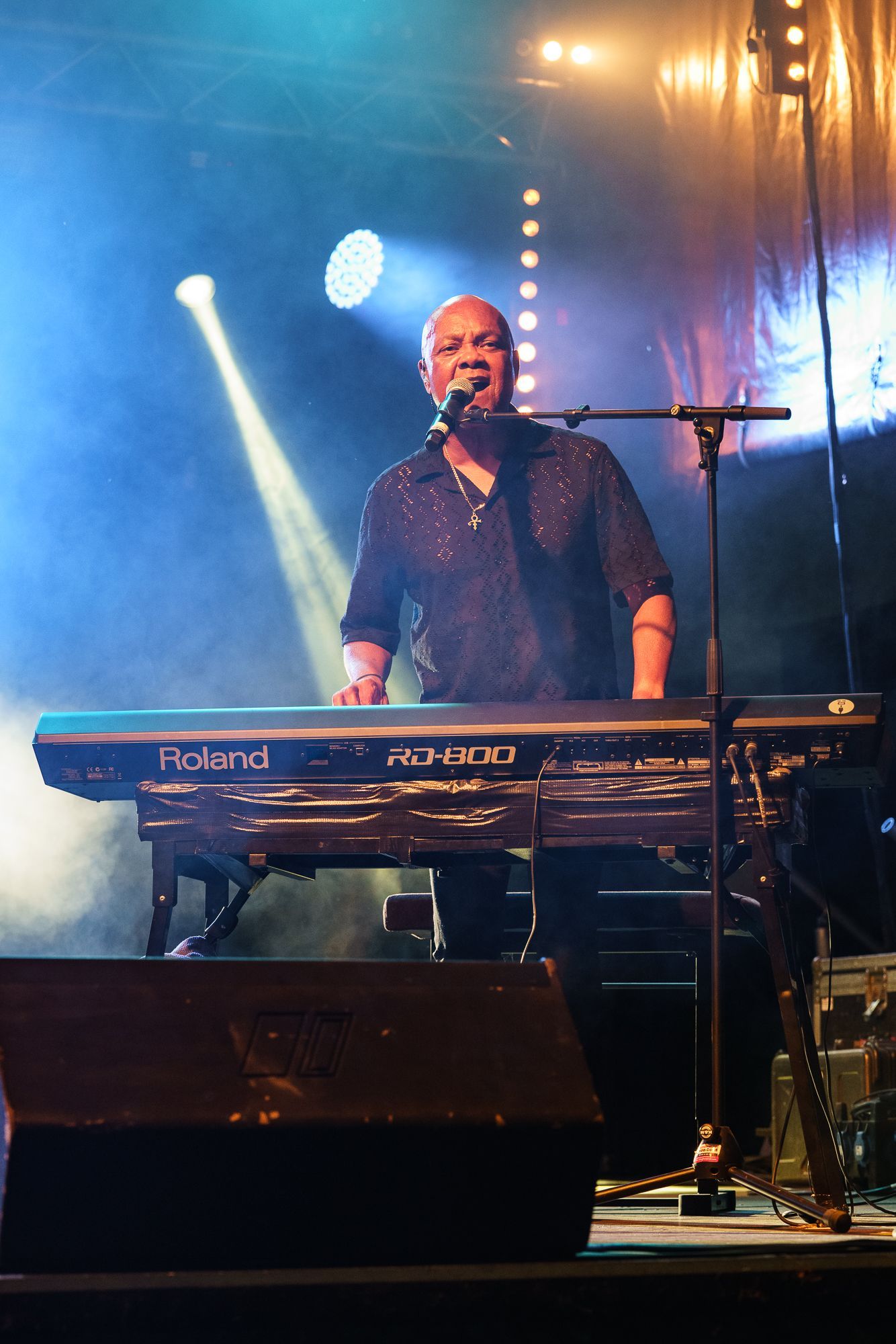 Une personne qui chante.