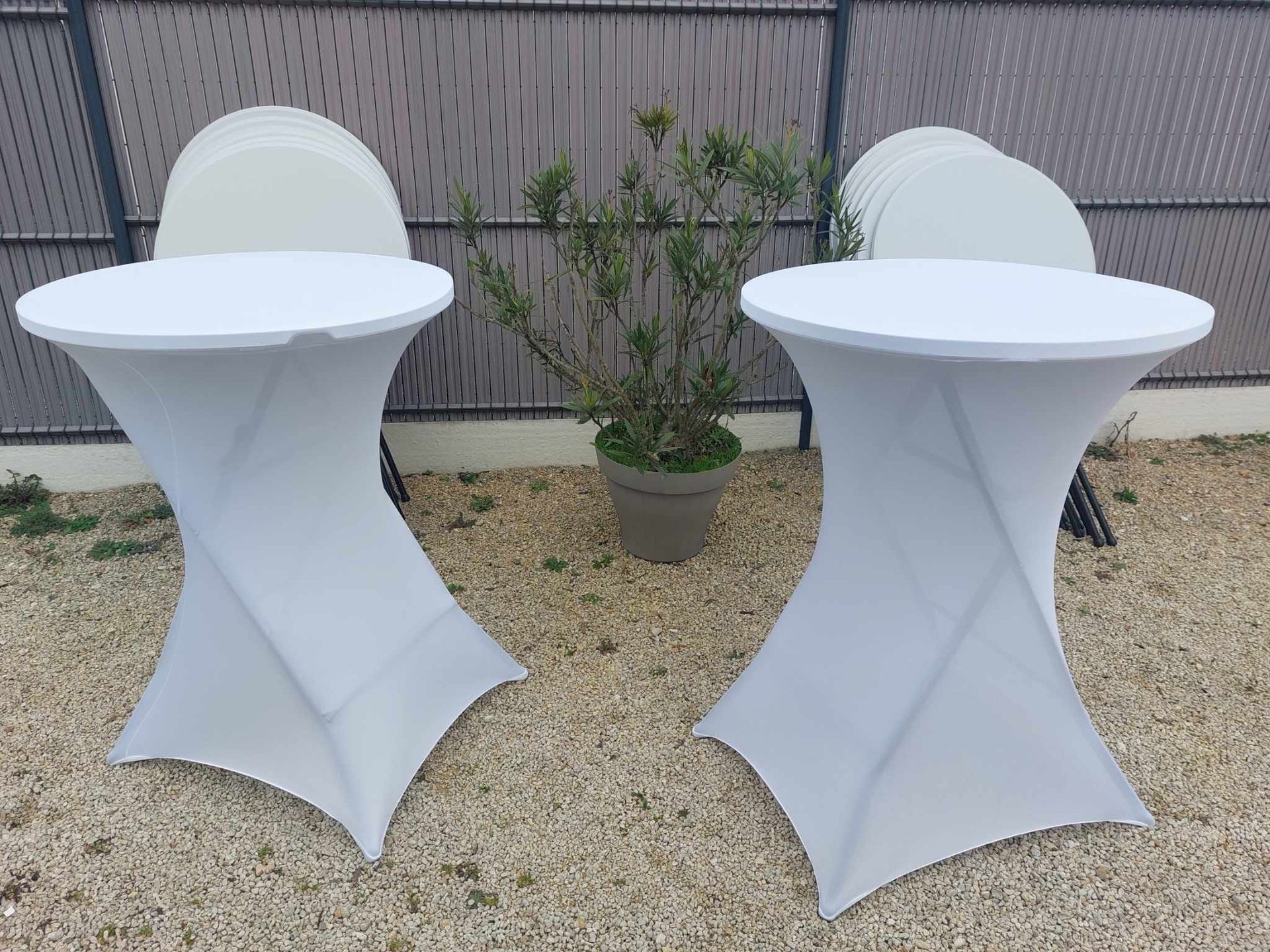 Des mange-debout pour fêter une occasion