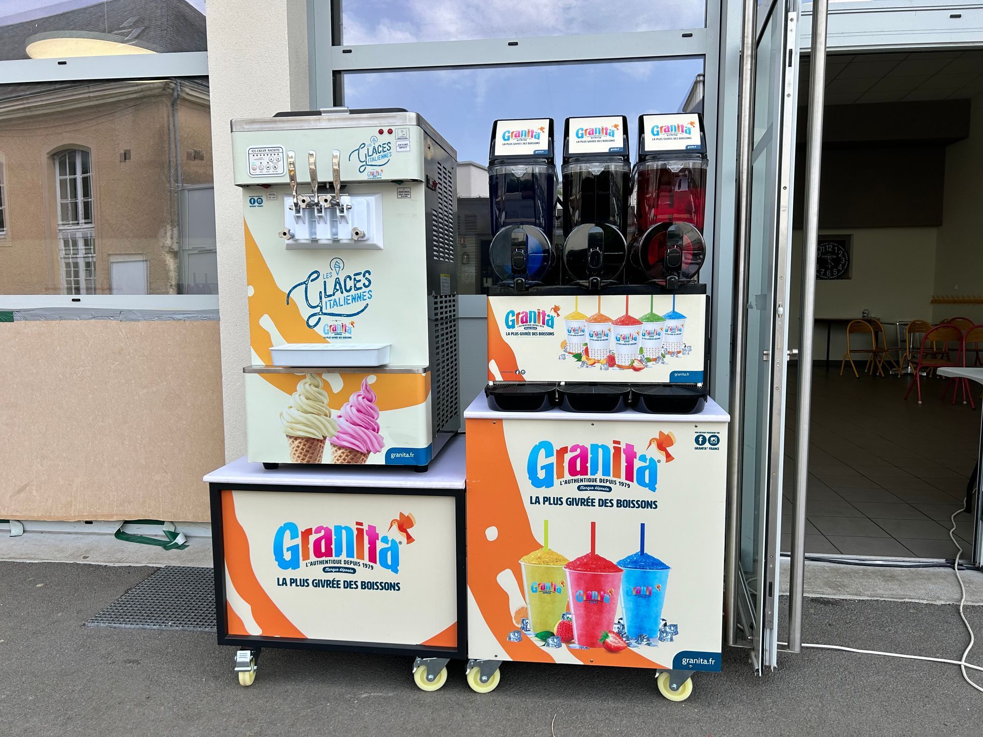 Une tonnelle montée pour un événement