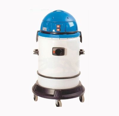 Una aspiradora blanca y azul con ruedas sobre un fondo blanco.