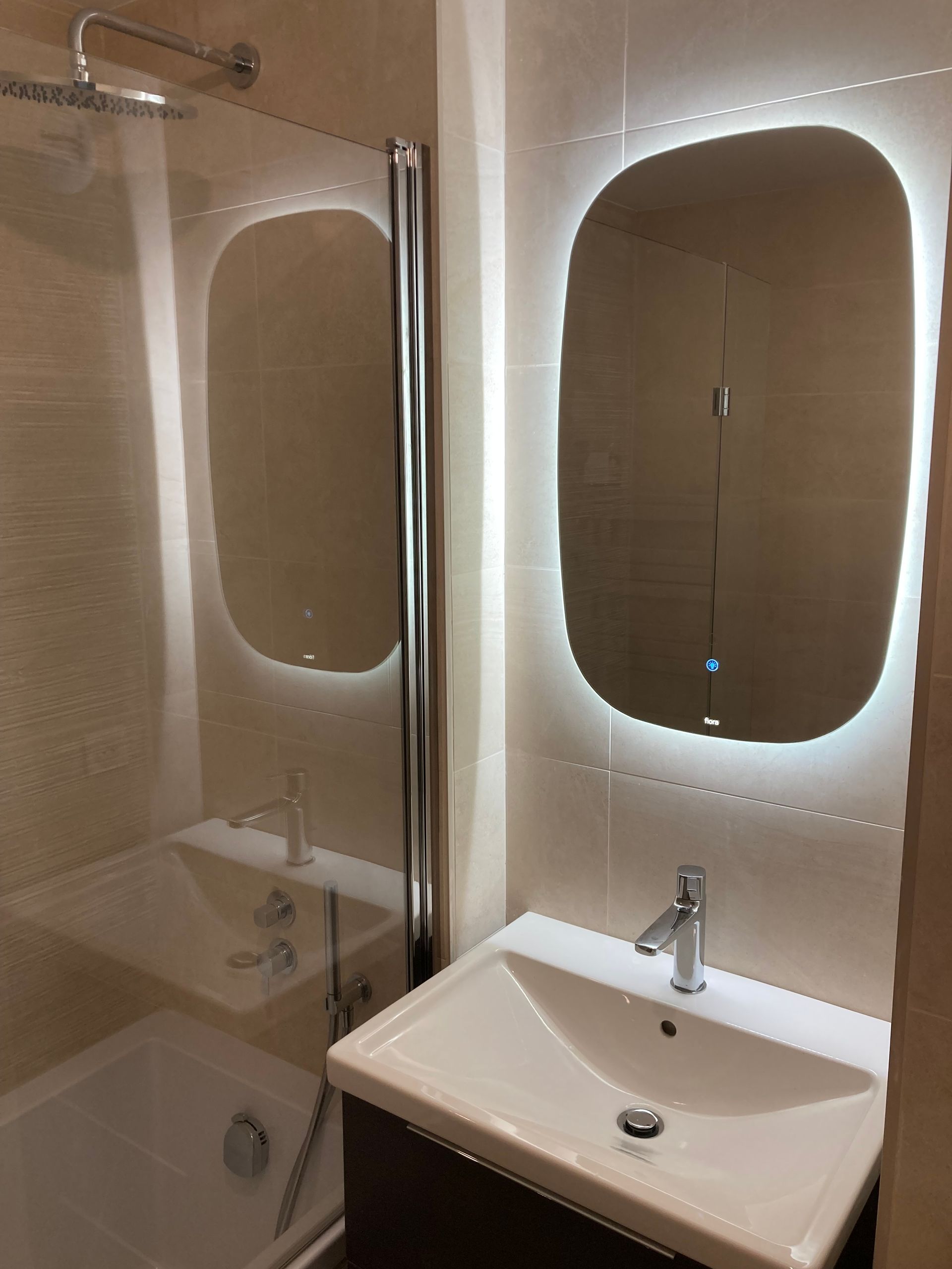 Miroir de salle de bains lumineux