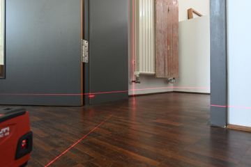 Bodenaufnahme von einem Raum, Ausmessung mit Laser