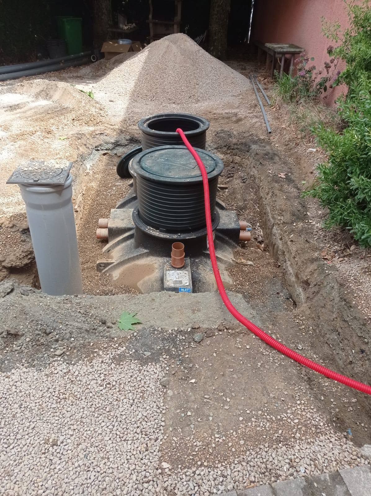 Nouvelle remise aux normes d'un assainissement non collectif  installation de micro station a Saint Lager 69220