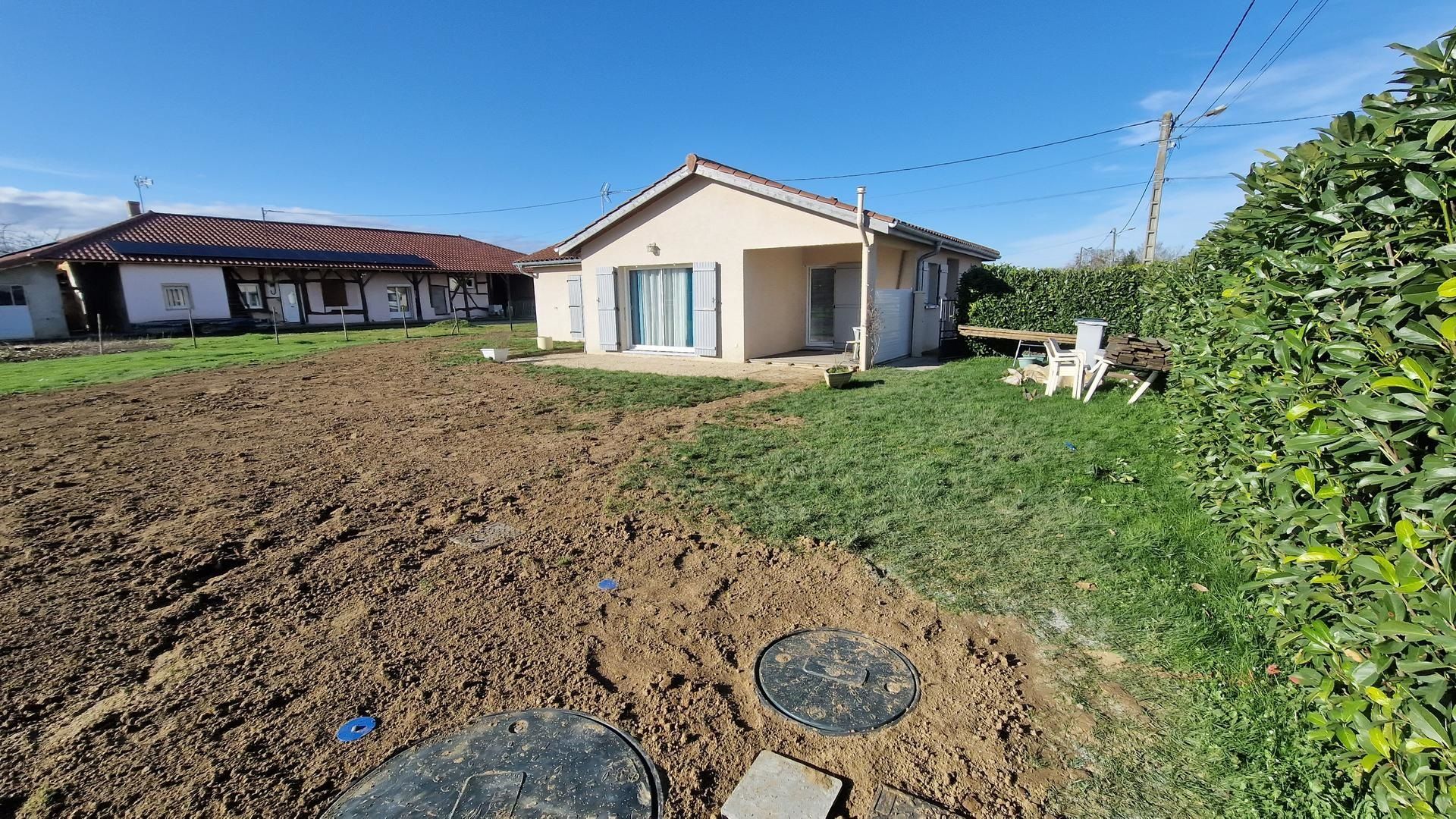 Fin d'une installation de filtre compact dans un jardin