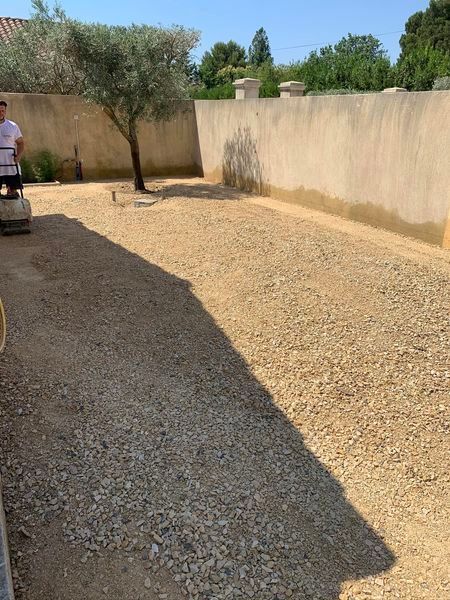 Terrasse en gravier avant les travaux