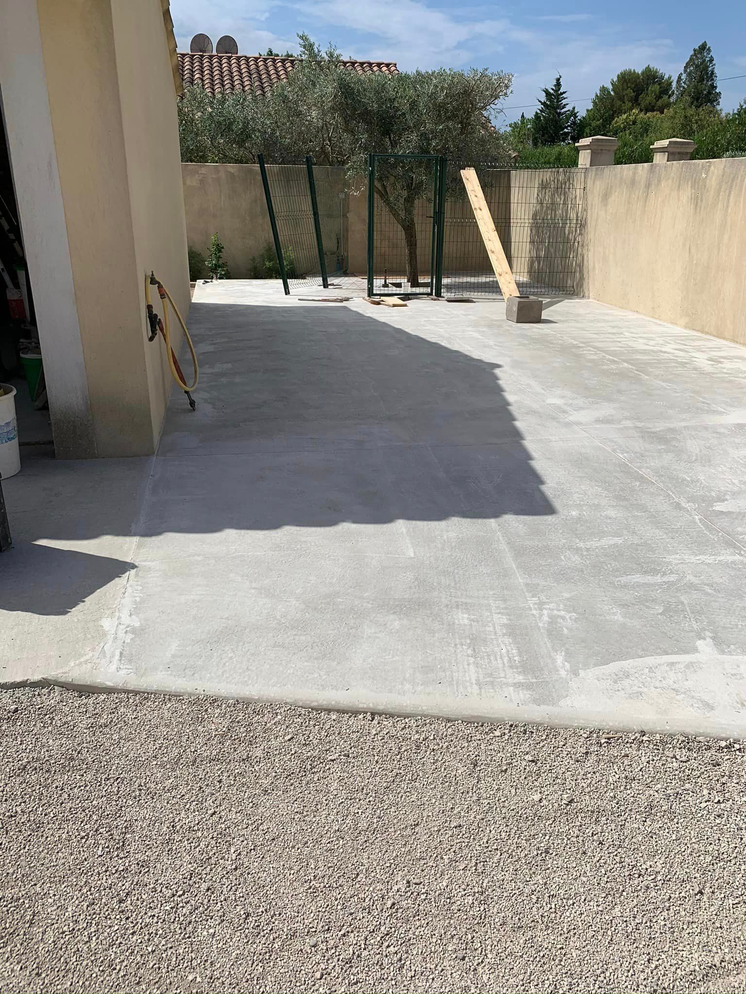 Terrasse extérieure en béton