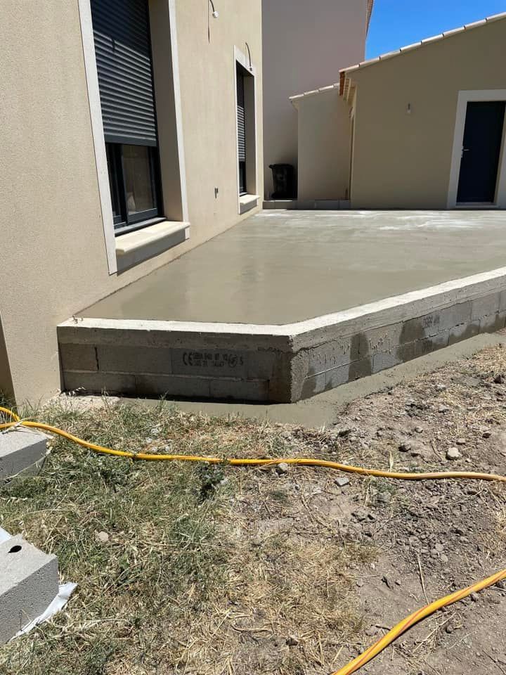Terrasse en béton fraîchement coulé