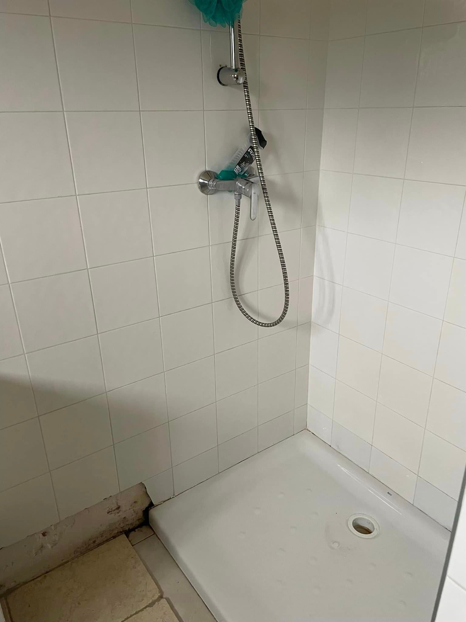 Salle de bains carrelée