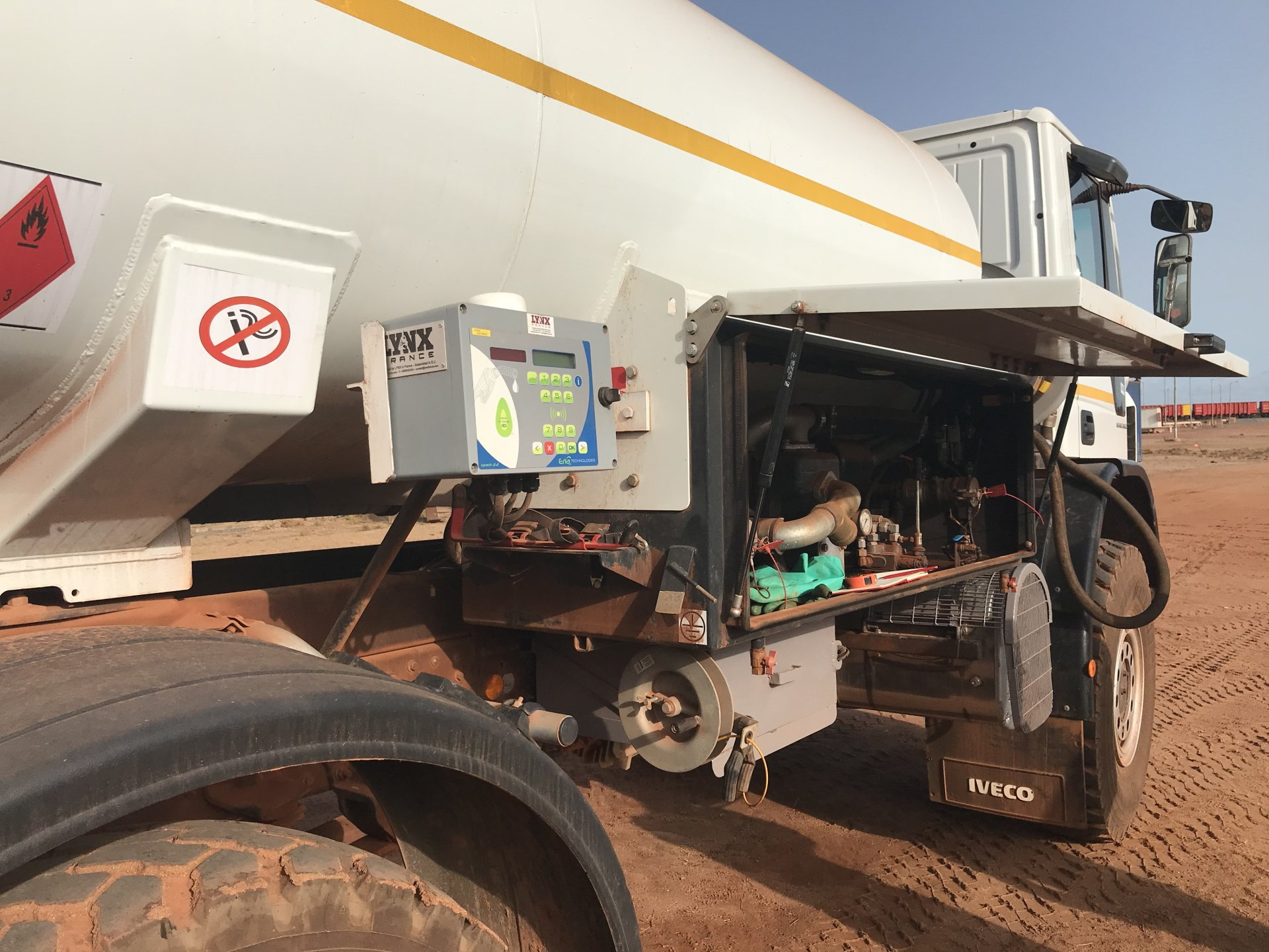 Borne embarqué FMS LYNX sur porteur pétrolier site minier en Afrique