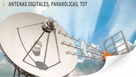 Antenas digitales y parabólicas sobre un cielo azul con el texto 