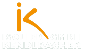 Orangefarbenes, stilisiertes „iK“-Logo mit darunterliegendem, blassgrauem Schriftzug „KENDLBACHER“.