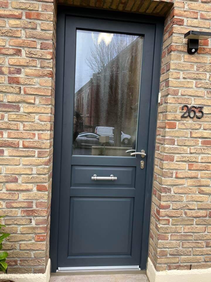 Porte bois avec baie vitrée