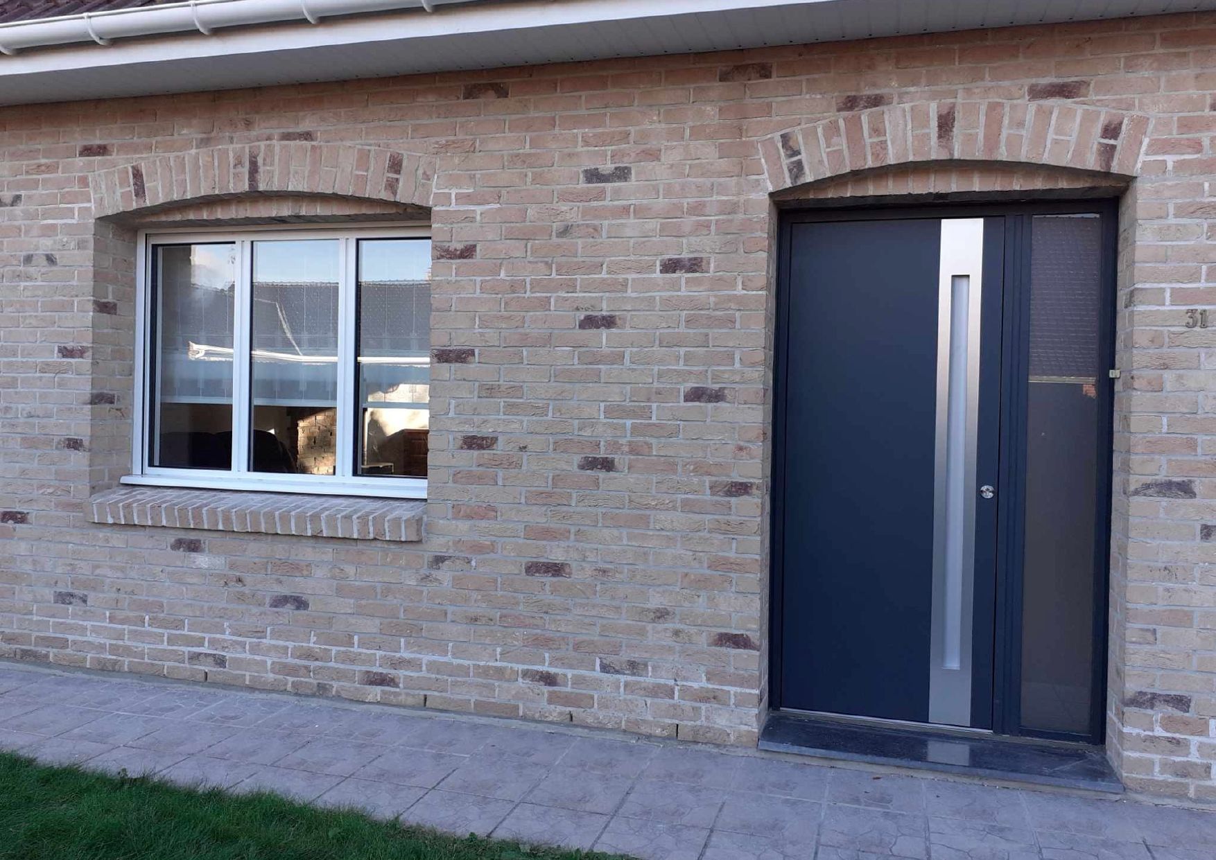 Menuiserie bleue et blanche