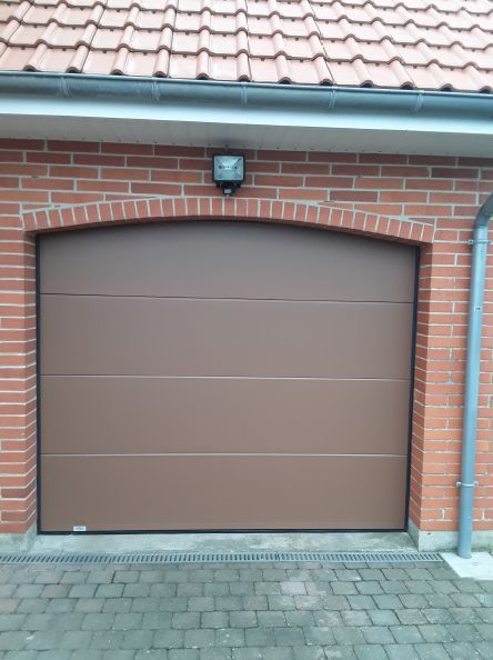 Porte de garage marron clair