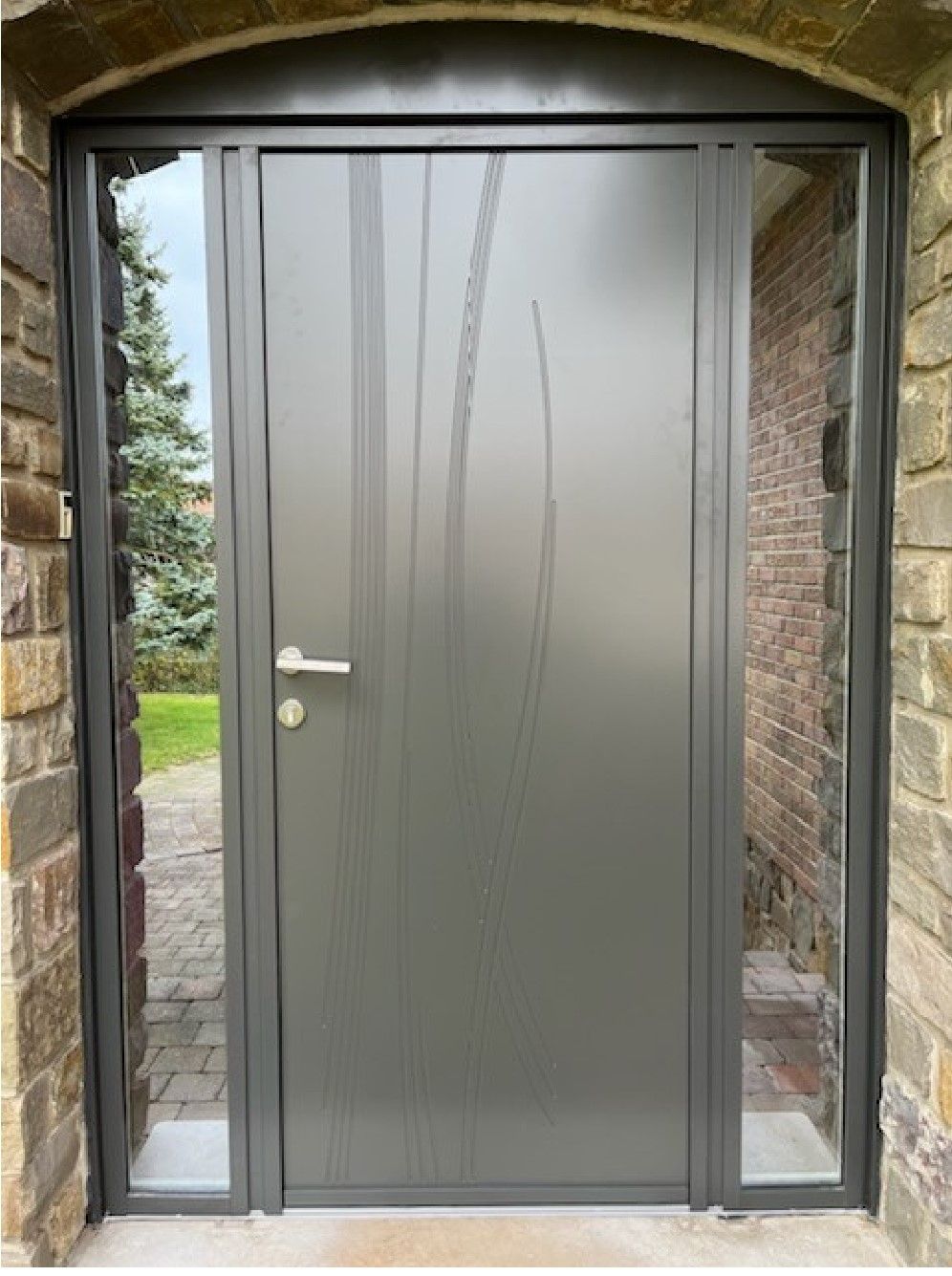 Porte entrée grise