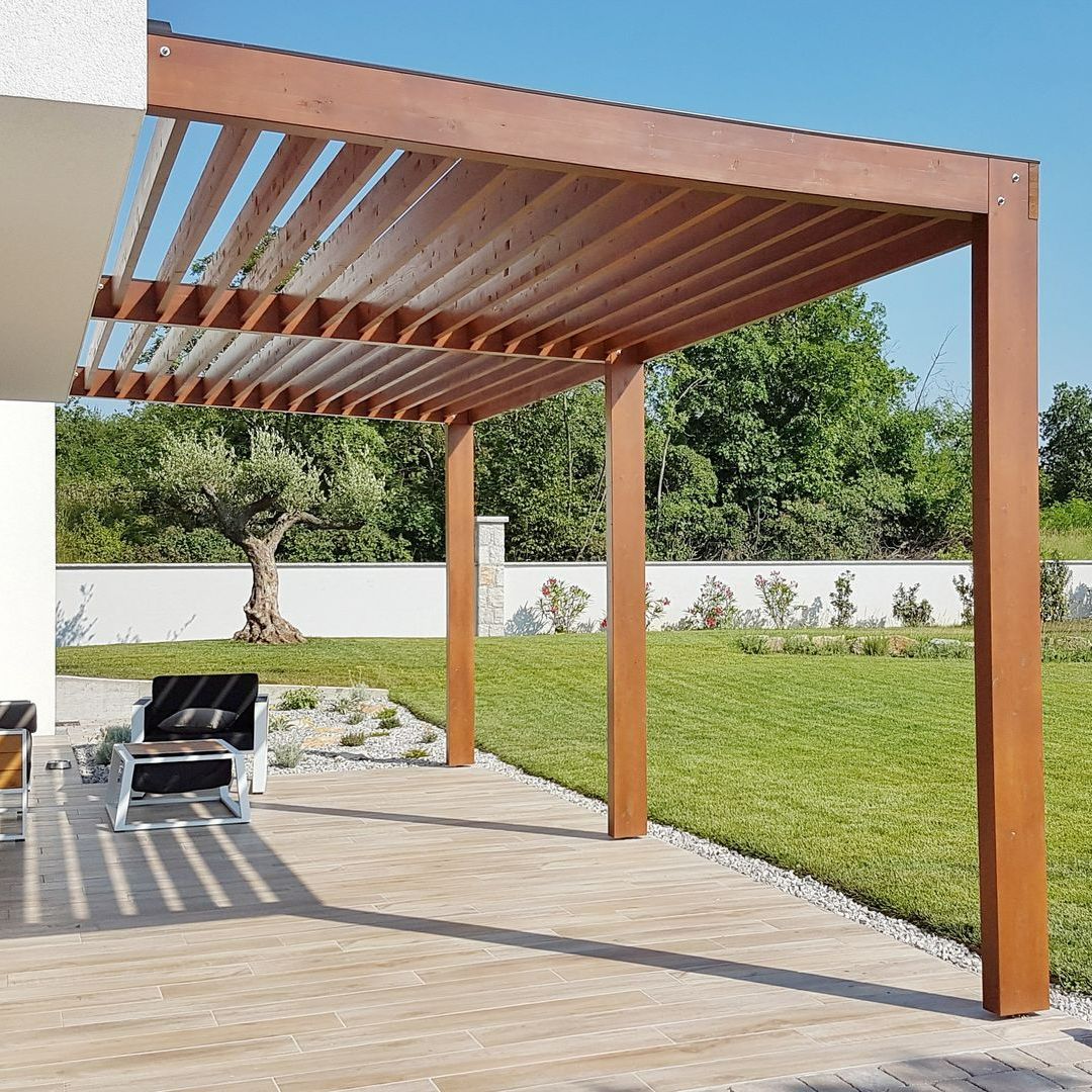 Une terrasse avec une pergola fixe