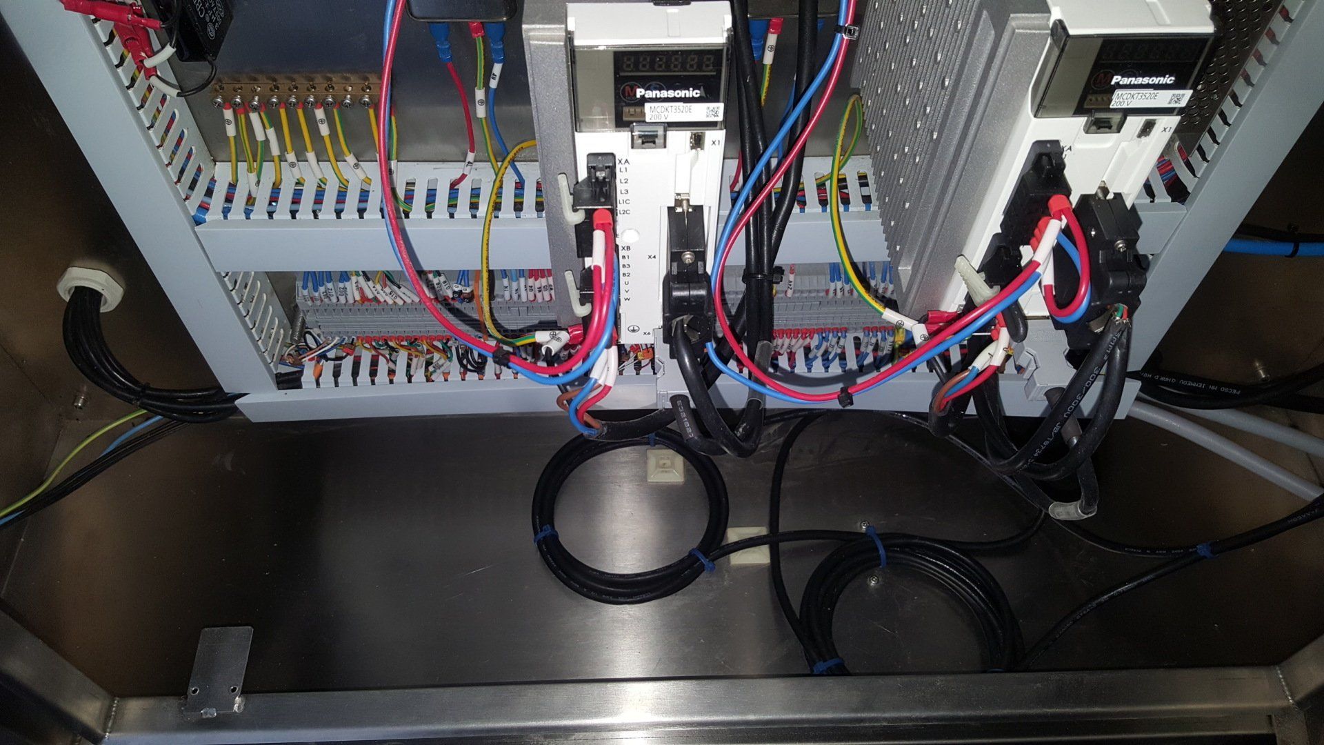 Armoire électrique après