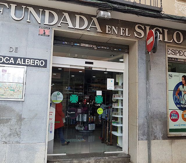 The front of a store called fundada en el siglo