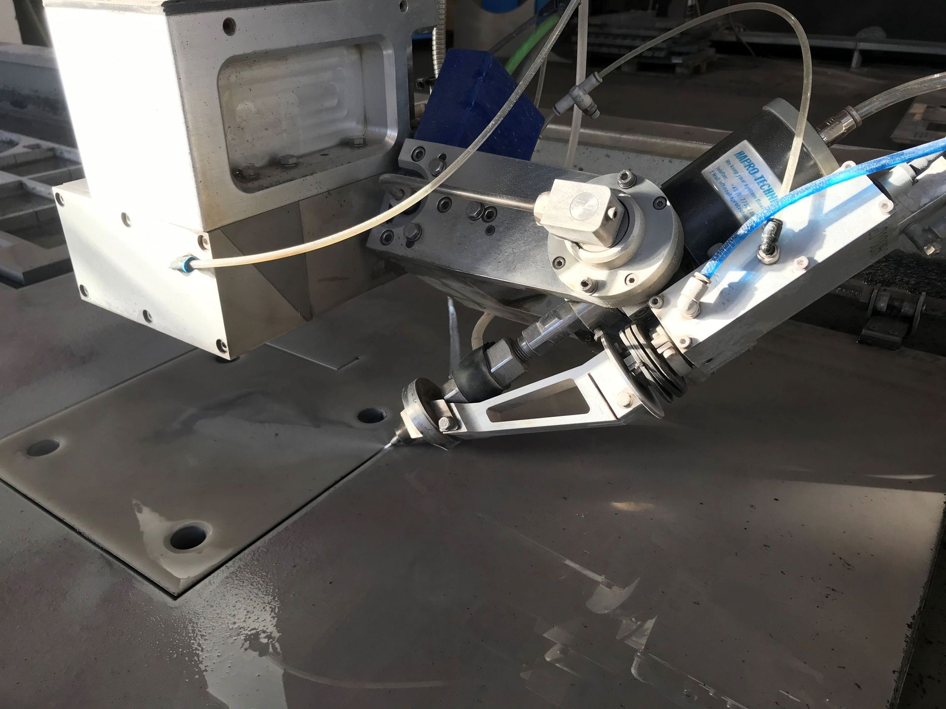 3D Wasserstrahlschneiden bei Grobatech mit Perndorfermaschine