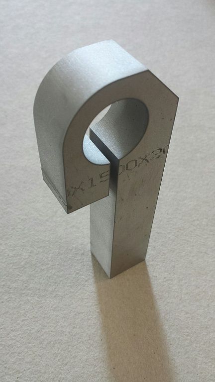 Wasserstrahlschneiden von 15mm Chromstahl