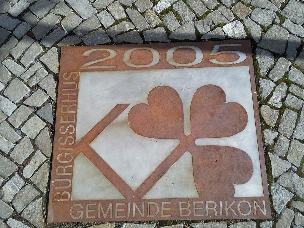 Logo aus Stahl und Chromstahl