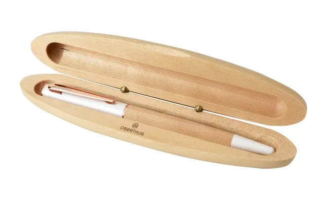 Stylo dans un étuis en bois