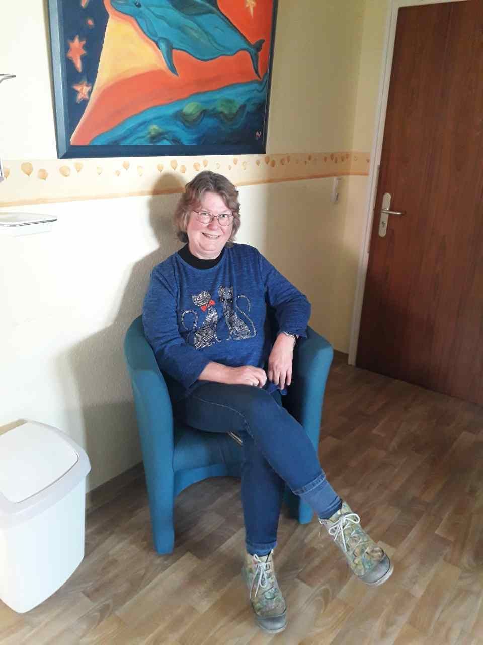 Praxis für Ergotherapie Anke Cornett, Patientin im Wartezimmer